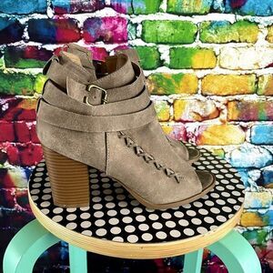 Diba Peep Toe Side Zip Chunky Heel Shoes Booties Faux Suede 8.5